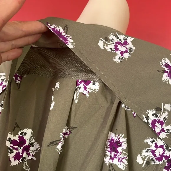 BNWOT Duluth trading company, green floral top - Picture 11 of 16